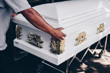 Plaques funéraires personnalisées : pompes funèbres Saint-Hilaire